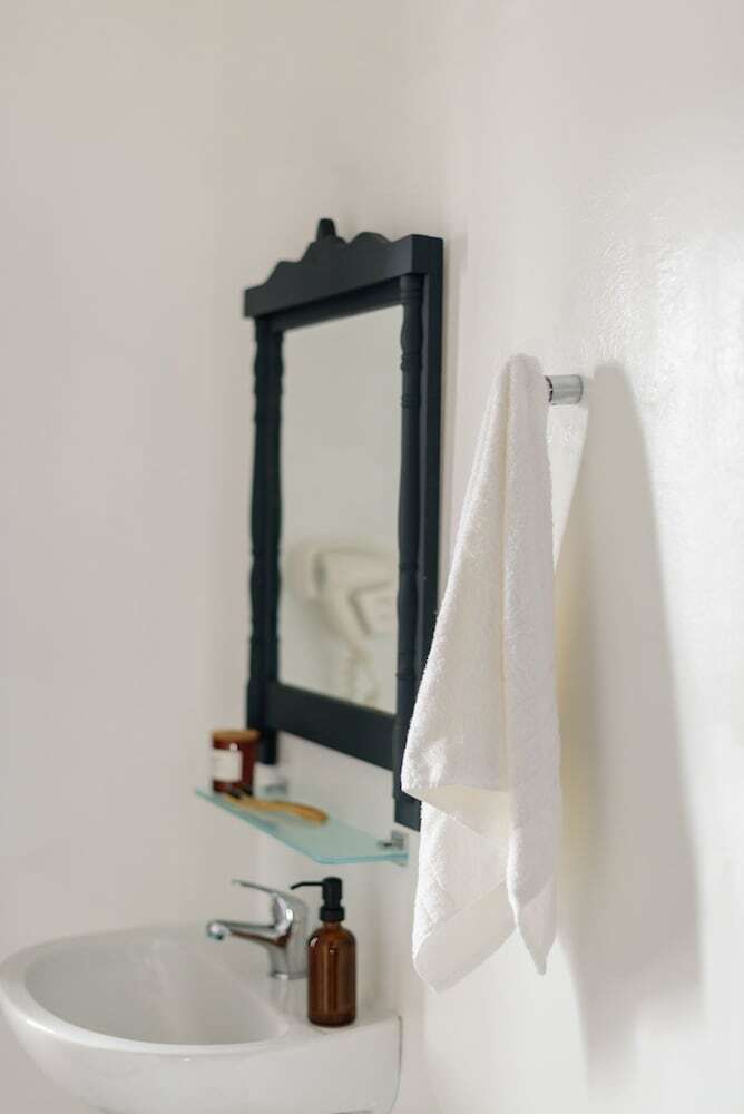Firalia, Casa In Rock Suites