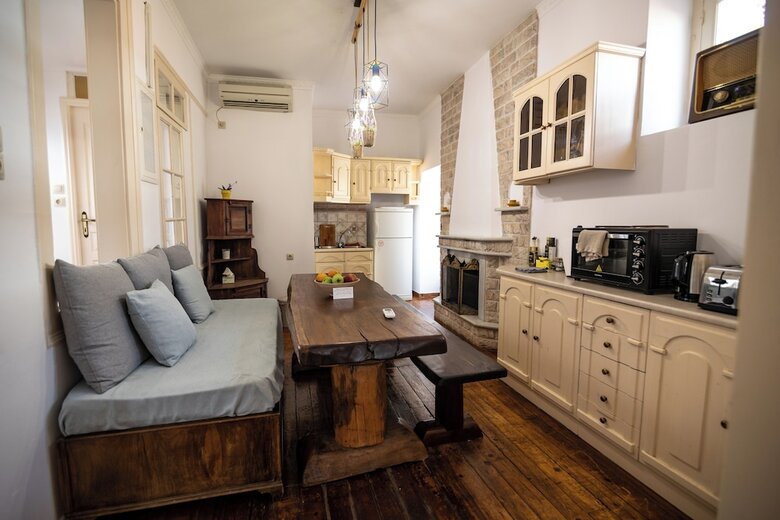 Apeiron Acropolis Suites