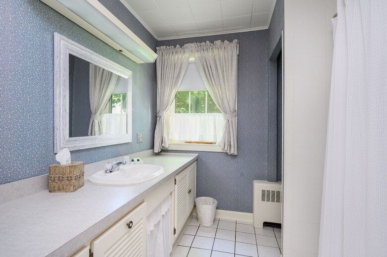 Isaiah Hall Bed & Breakfast Inn