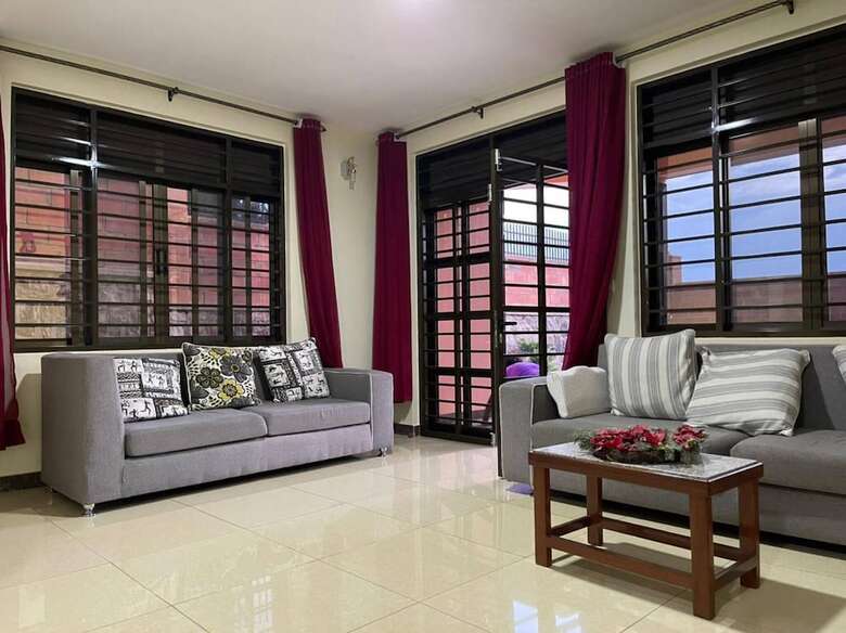 Room-nshuti Spacious Quiet Rm For Short