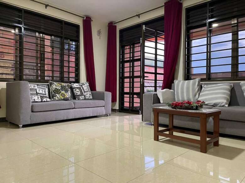 Room-nshuti Spacious Quiet Rm For Short