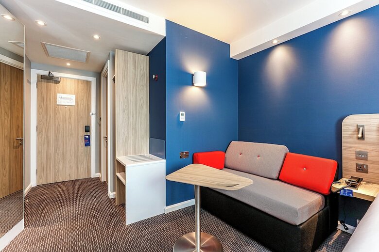Hotel Holiday Inn Express Fleet By Ihg