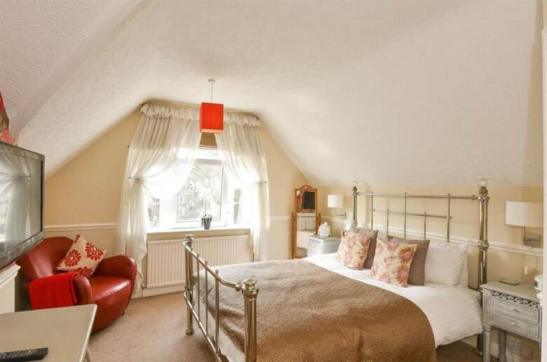 Hollies Guest House