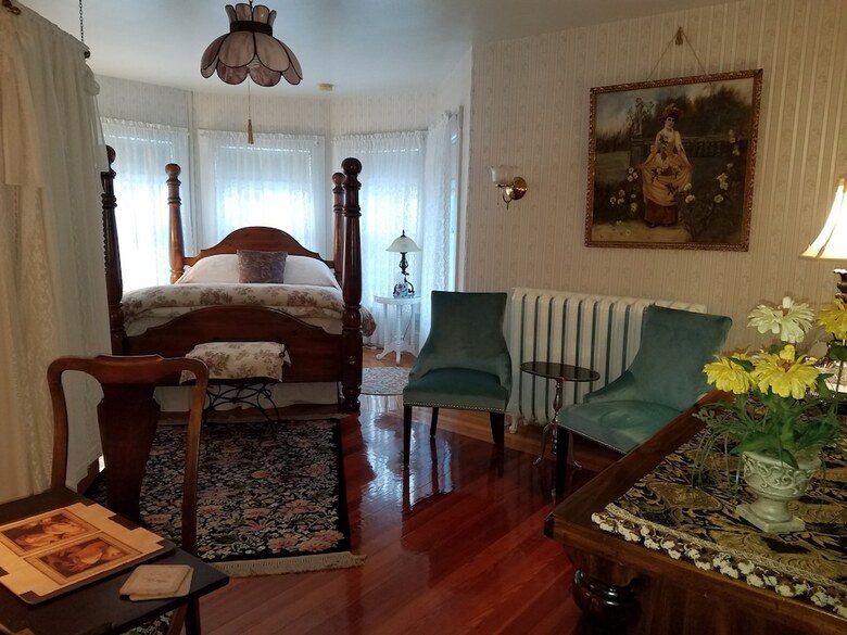 Bed & Breakfast The Jeweled Turret Inn