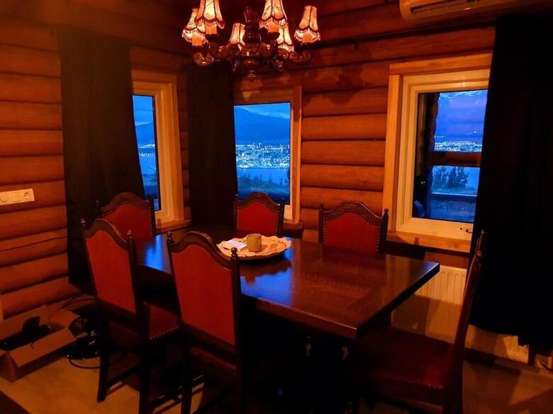 Loghouse With Amazing View And Sauna