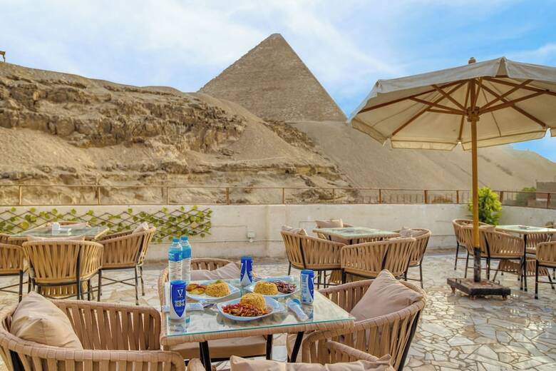 Villa Khufu Pyramids Hotel
