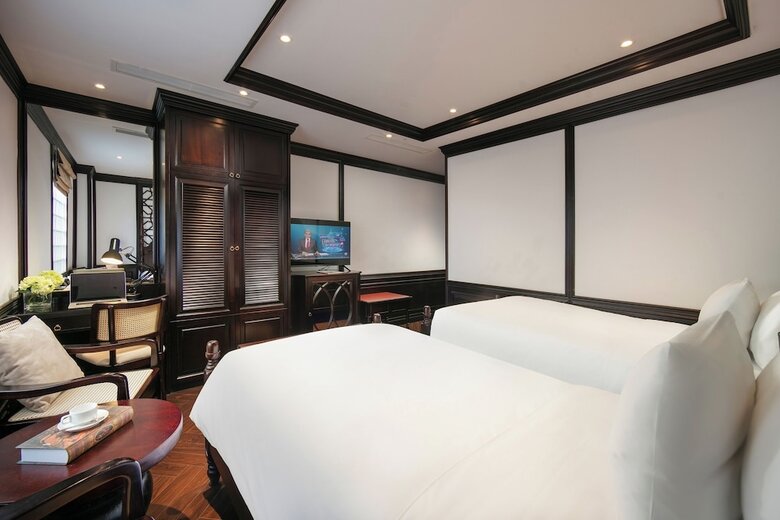 May De Ville Crown Hotel