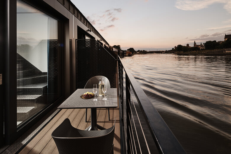 New Port Hotel