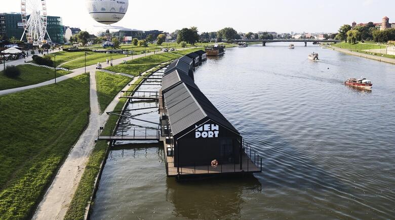 New Port Hotel