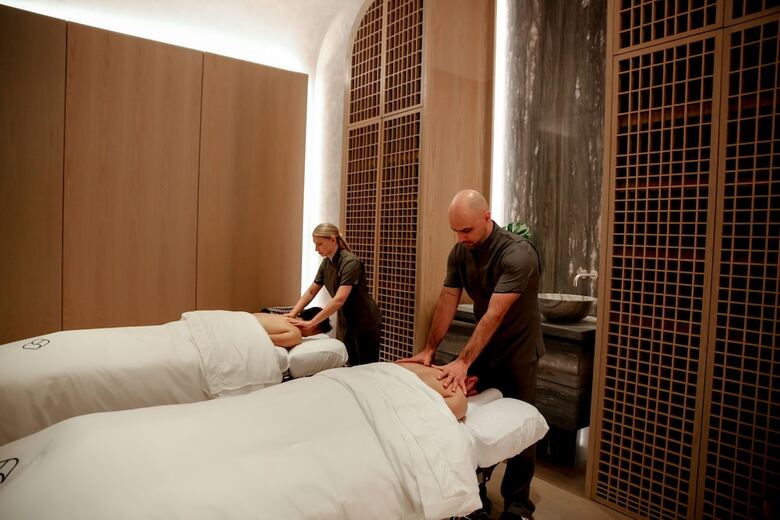 Hotel Fairmont Century Plaza Gold Experience