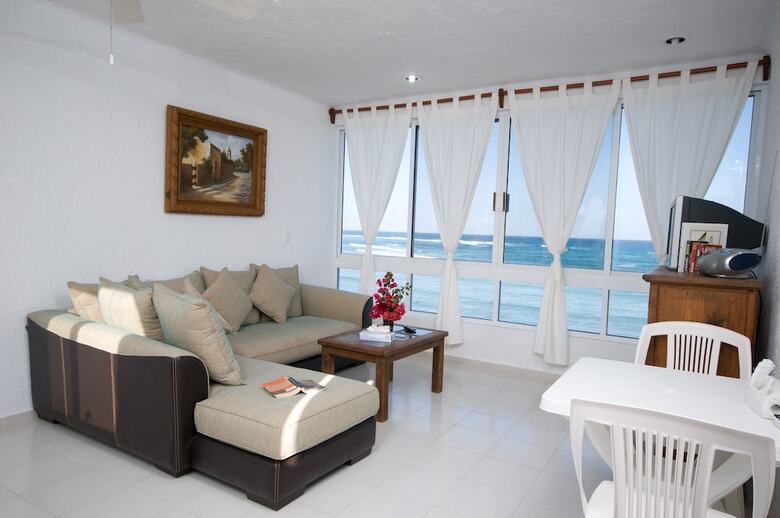 Del Sol Beachfront Hotel And Condos