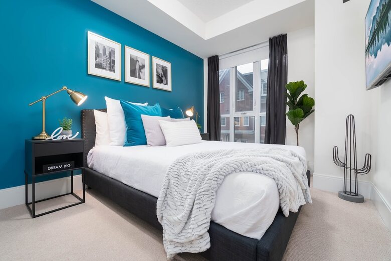 Hotel Peter St - Downtown Suite With Balcony