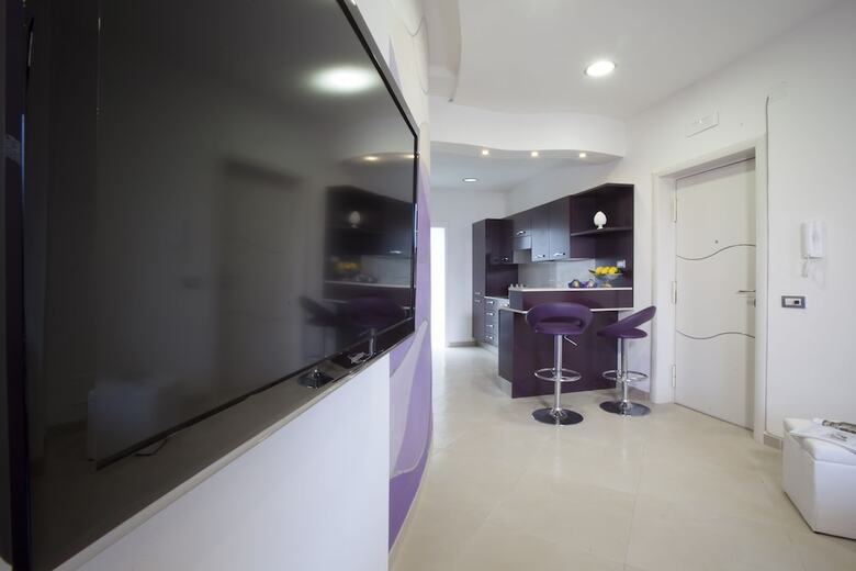 Estate4home- L'onda Viola