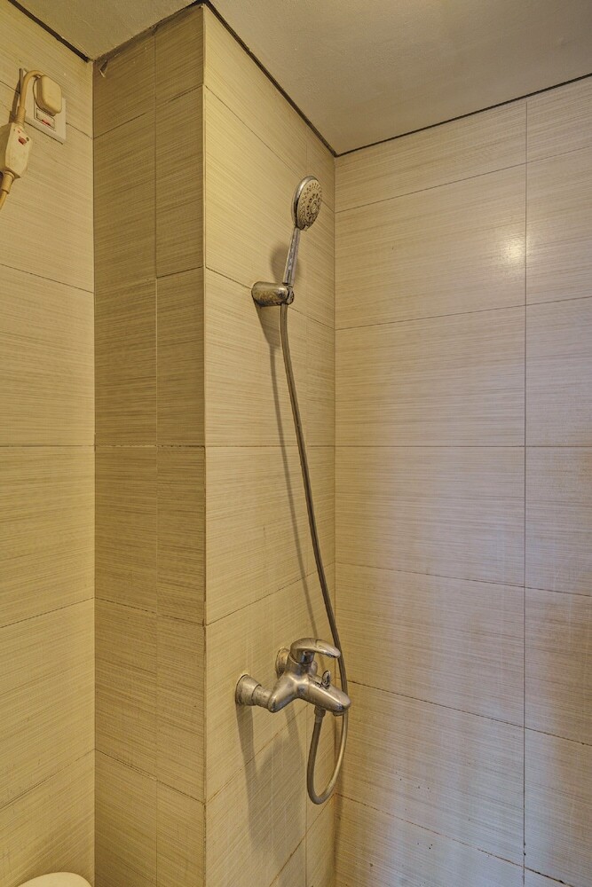 Hotel Collection O 93344 Gateway Pasteur Apartement By Maestro