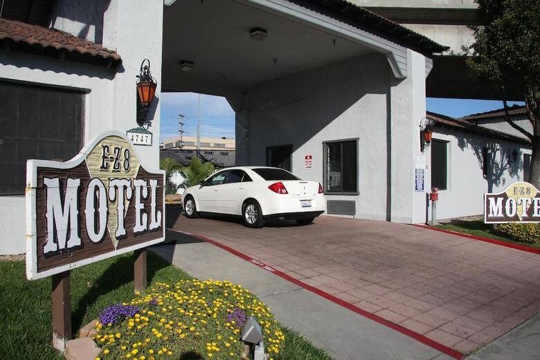 Hotel E-z 8 Motel Old Town