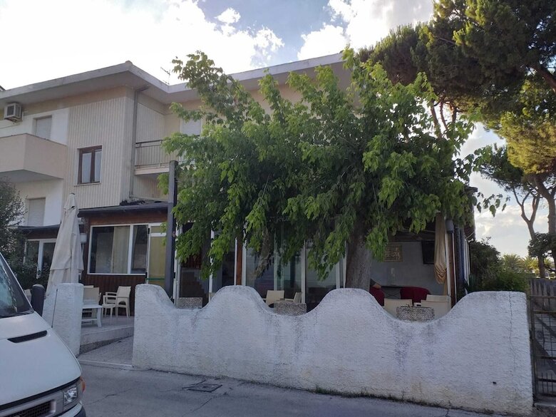 Room In B&B - Spacious Double Room A Stone Throw From The Sea