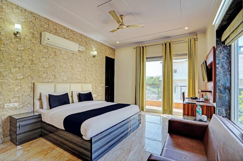 Hotel Homefort Stays, Millennium City Centre Gurugram