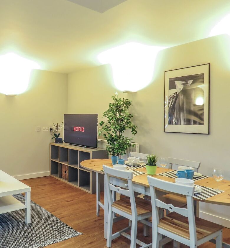 Tudors Esuites City Centre House