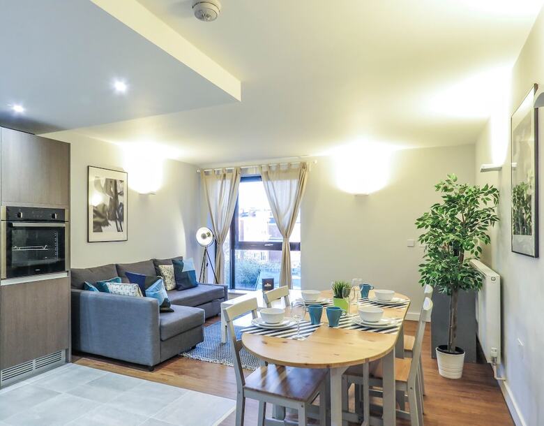 Tudors Esuites City Centre House
