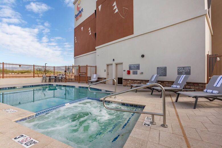 Hotel Comfort Suites Scottsdale Talking Stick Entertainment District