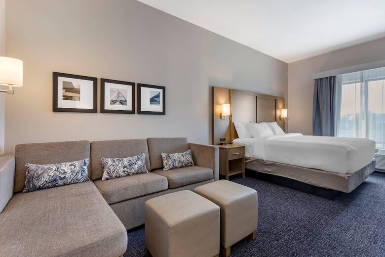 Hotel Comfort Suites Scottsdale Talking Stick Entertainment District