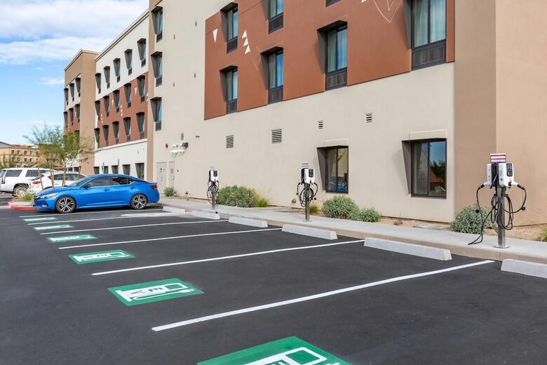Hotel Comfort Suites Scottsdale Talking Stick Entertainment District