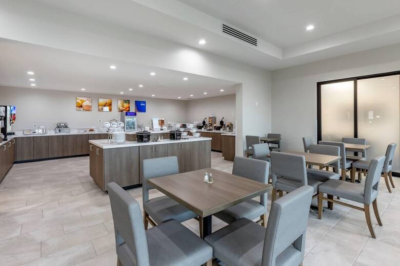 Hotel Comfort Suites Scottsdale Talking Stick Entertainment District