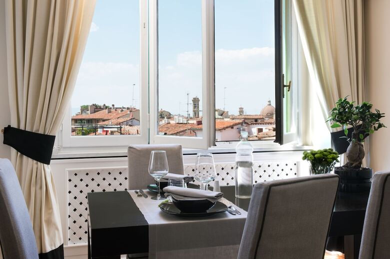 Residencia Tornabuoni Suites Collection