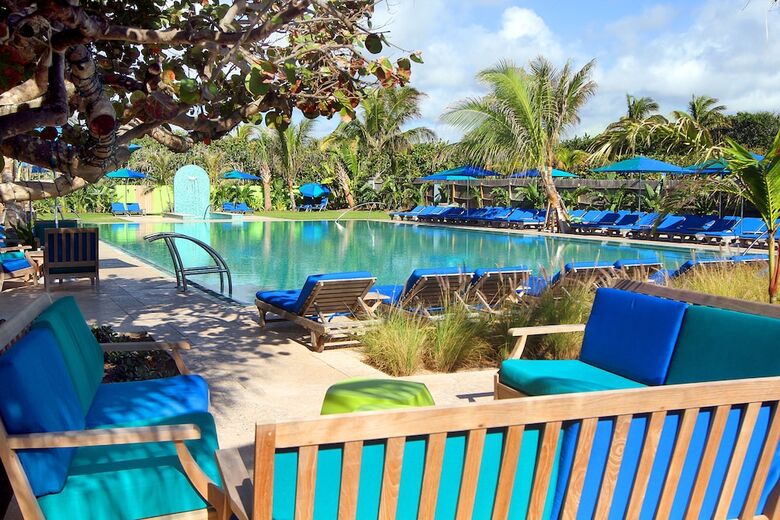 Colony Hotel & Caba�a Club