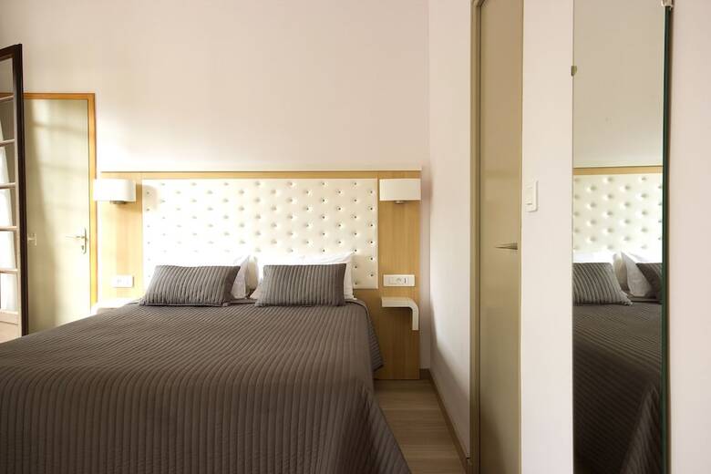 Hotel H�tel C�t� Ventoux