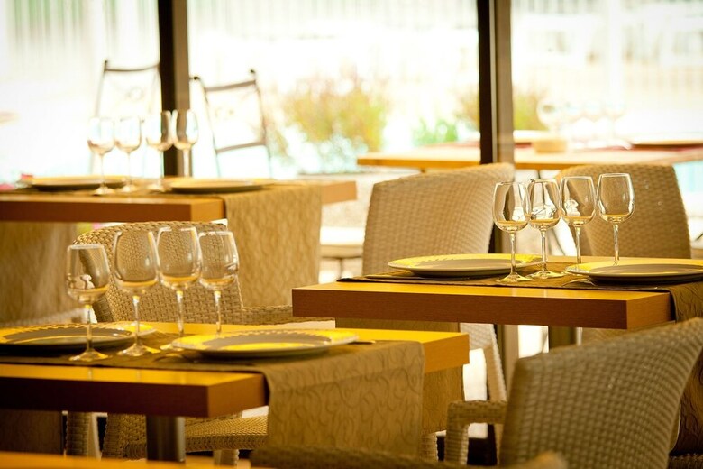 Hotel H�tel C�t� Ventoux