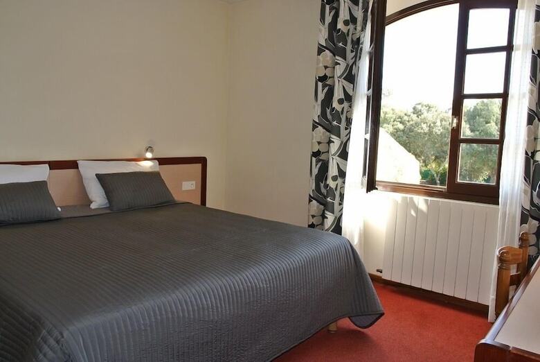 Hotel H�tel C�t� Ventoux
