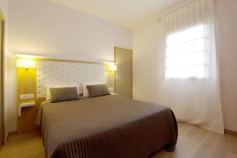 Hotel H�tel C�t� Ventoux