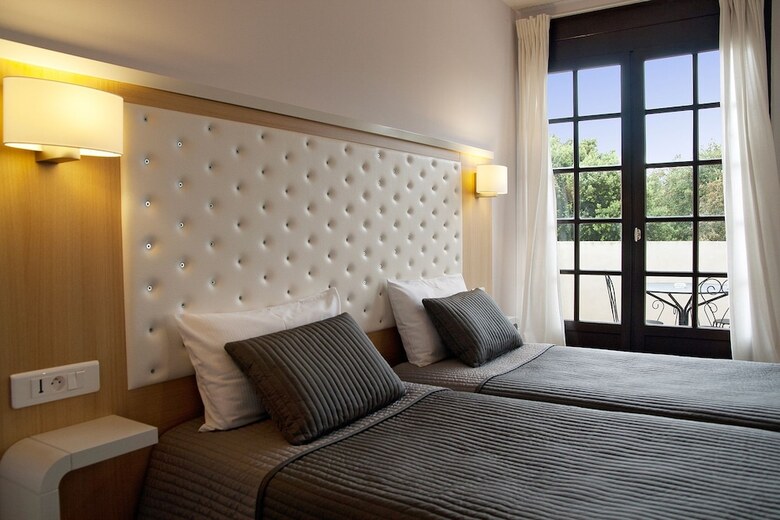 Hotel H�tel C�t� Ventoux