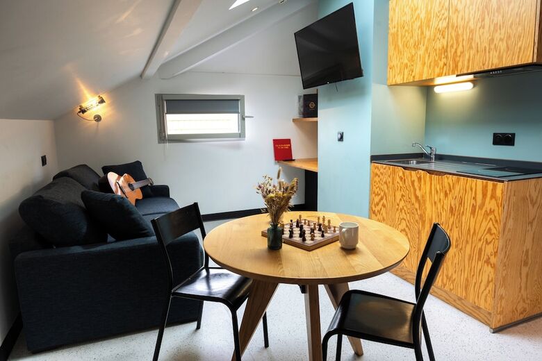 Eklo Hotels Bordeaux City Center Bastide