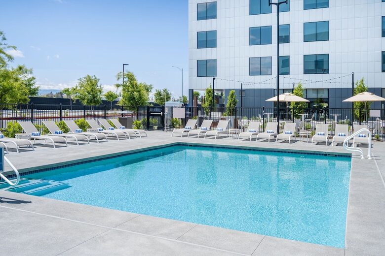 Hotel Element San Jose Airport