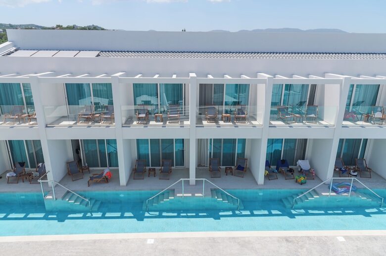 Mirage Bleu Hotel