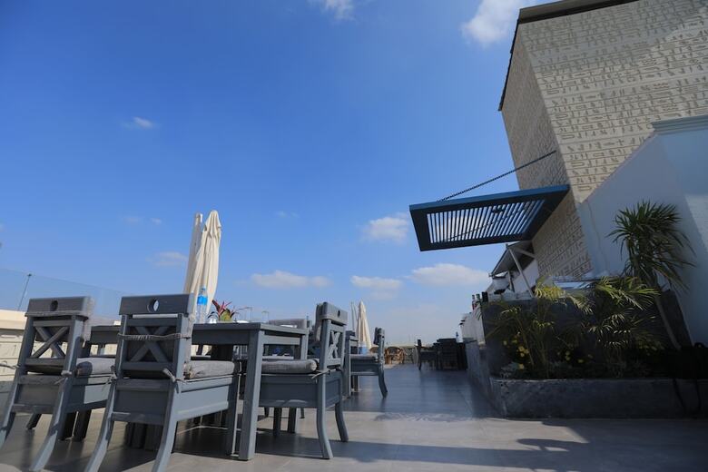 Pyramids Oasis Hotel