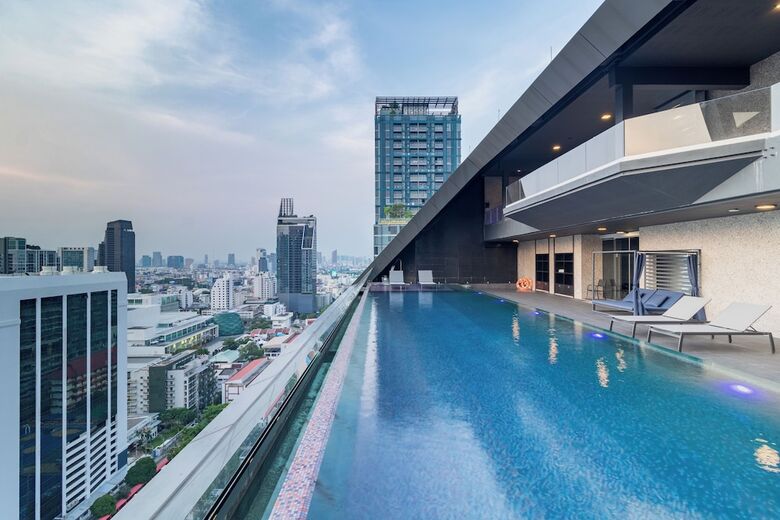 Queensland Hotel Bangkok