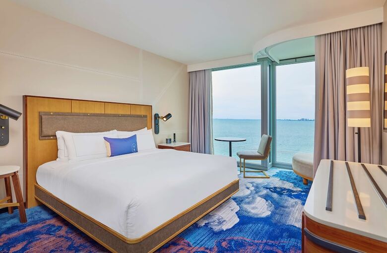 Hotel Sable At Navy Pier Chicago, Curio Collection By Hilton