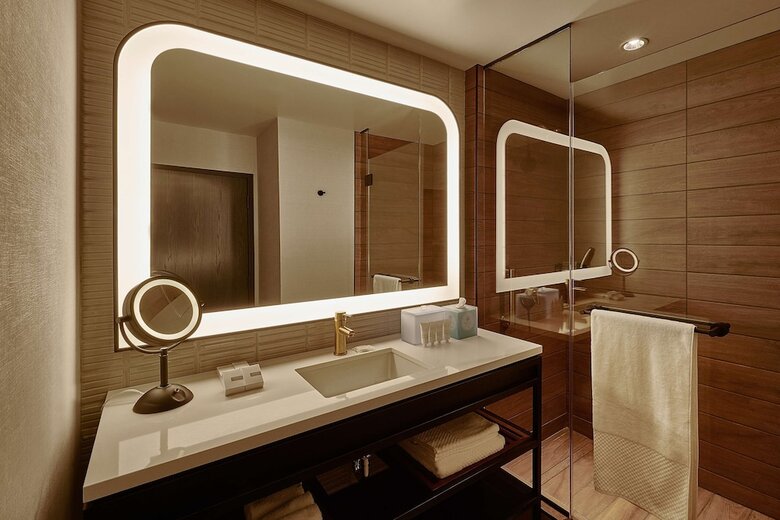 Hotel Sable At Navy Pier Chicago, Curio Collection By Hilton