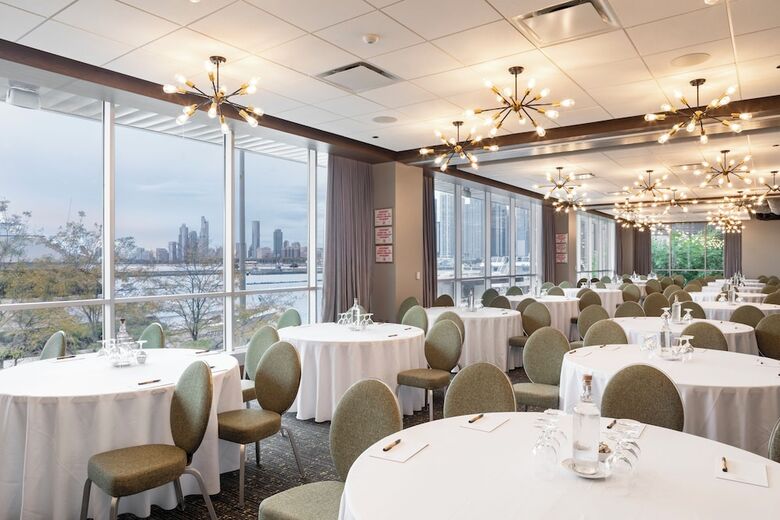 Hotel Sable At Navy Pier Chicago, Curio Collection By Hilton