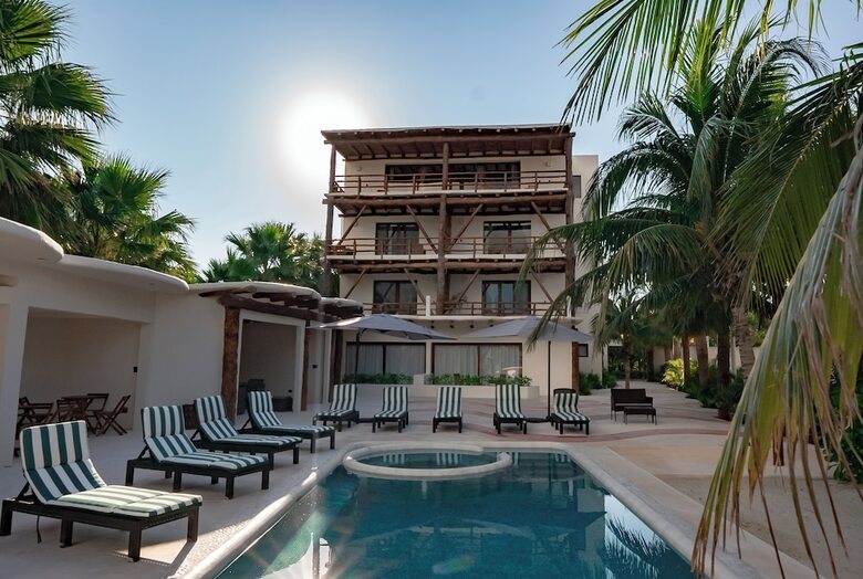 Beachfront Hotel Boutique Dk