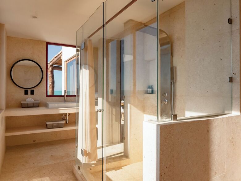 Beachfront Hotel Boutique Dk