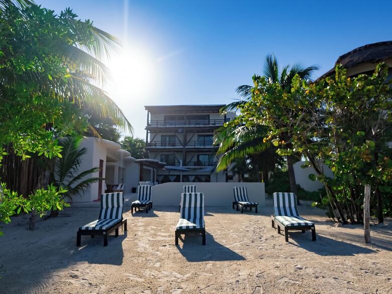 Beachfront Hotel Boutique Dk