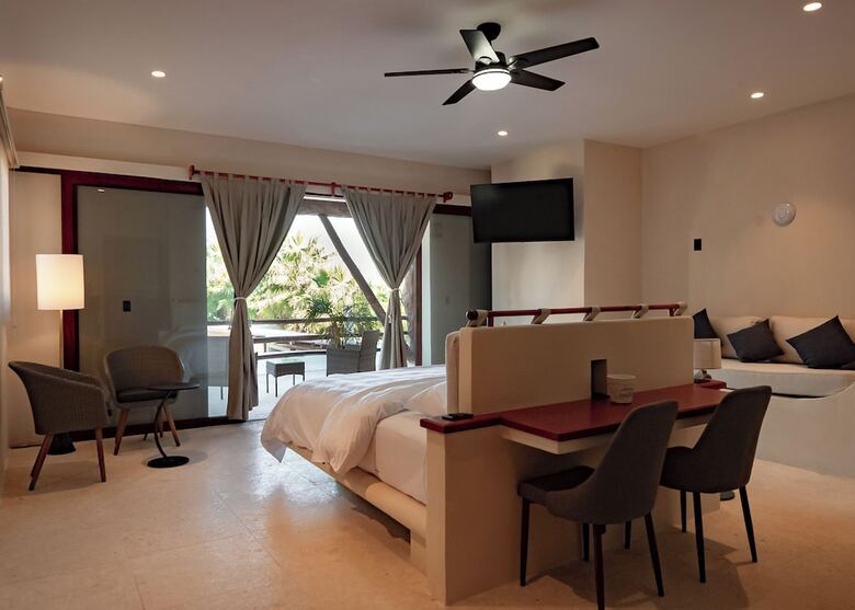 Beachfront Hotel Boutique Dk