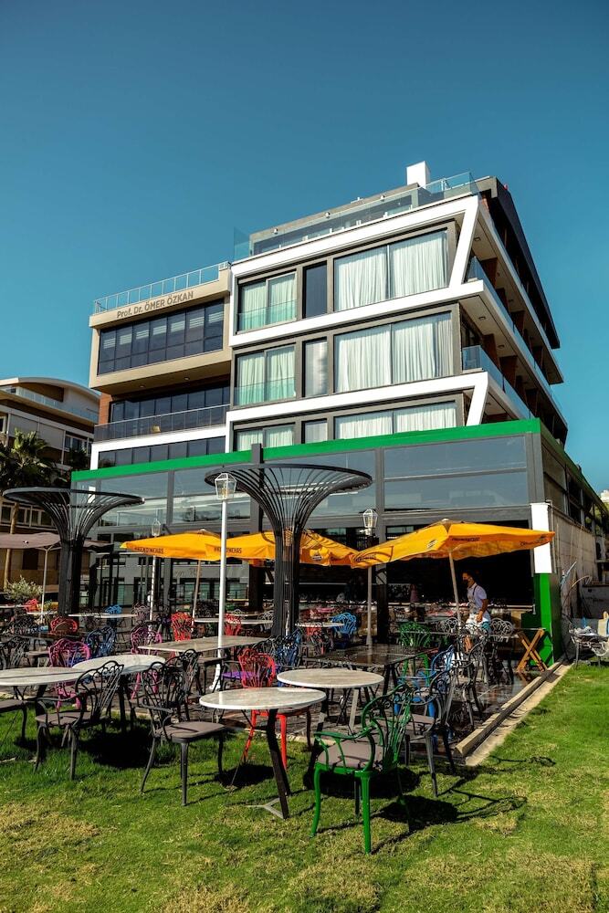 Lucky Monkey Hotel