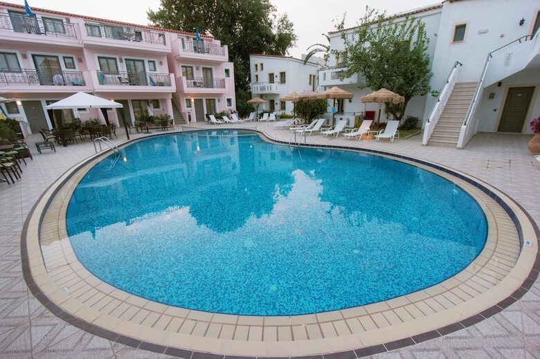 Flamingos Hotel