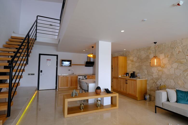 Lures Hotel