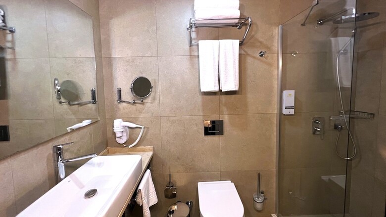 Bed & Breakfast Crown Salamis Hotel